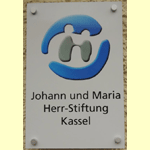 2015-01_JohannundMariaHerrStiftung_150hintergrund.gif